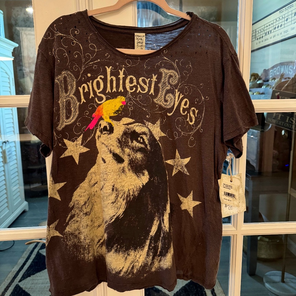 NWT. Magnolia Pearl . “BRIGHTEST EYES “ Tee  a rare find